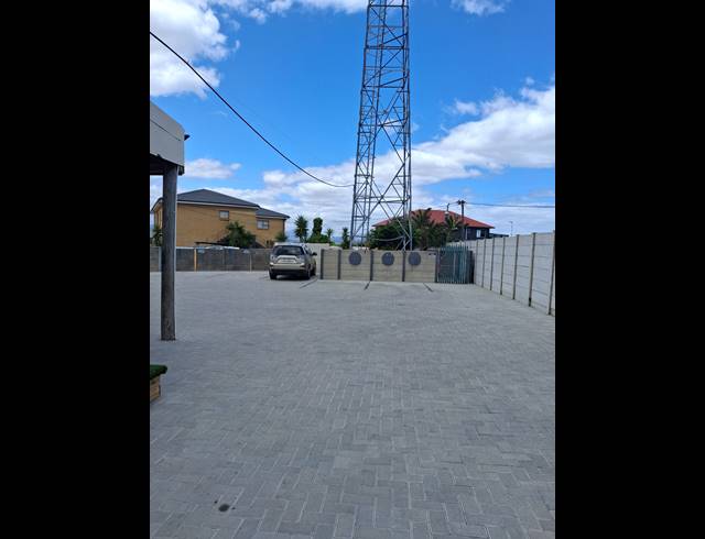 185M² BUSINESS CENTRE TO LET IN KLEINMOND CENTRAL